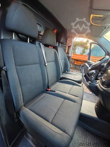 Minibus MERCEDES-BENZ Vito Kasten 110  Kamera Tempom. Klima Tüv neu E6