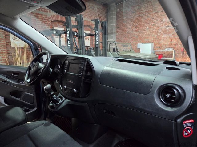 Minibus MERCEDES-BENZ Vito Kasten 110  Kamera Tempom. Klima Tüv neu E6