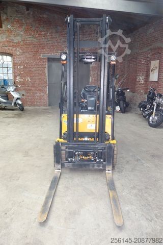 Front loader forklift HYUNDAI 18BT-9U  UVV  4,25m Hubh 1680kg Ladegerät