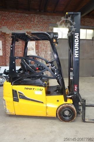 Front loader forklift HYUNDAI 18BT-9U  UVV  4,25m Hubh 1680kg Ladegerät