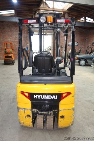 Front loader forklift HYUNDAI 18BT-9U  UVV  4,25m Hubh 1680kg Ladegerät