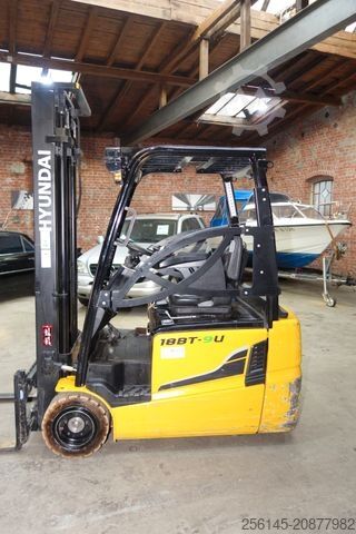 Front loader forklift HYUNDAI 18BT-9U  UVV  4,25m Hubh 1680kg Ladegerät