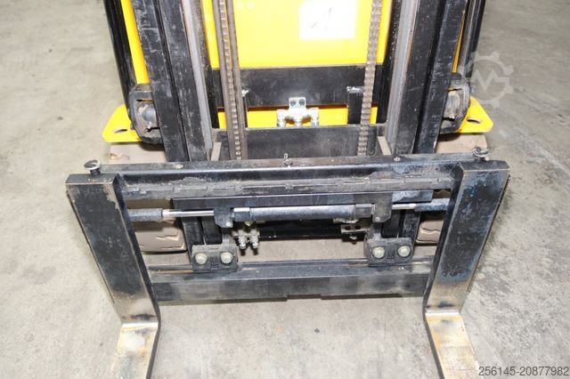 Front loader forklift HYUNDAI 18BT-9U  UVV  4,25m Hubh 1680kg Ladegerät