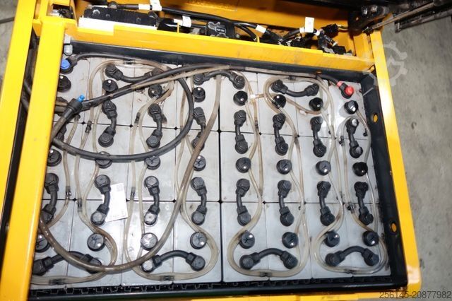 Front loader forklift HYUNDAI 18BT-9U  UVV  4,25m Hubh 1680kg Ladegerät