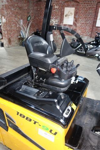 Front loader forklift HYUNDAI 18BT-9U  UVV  4,25m Hubh 1680kg Ladegerät