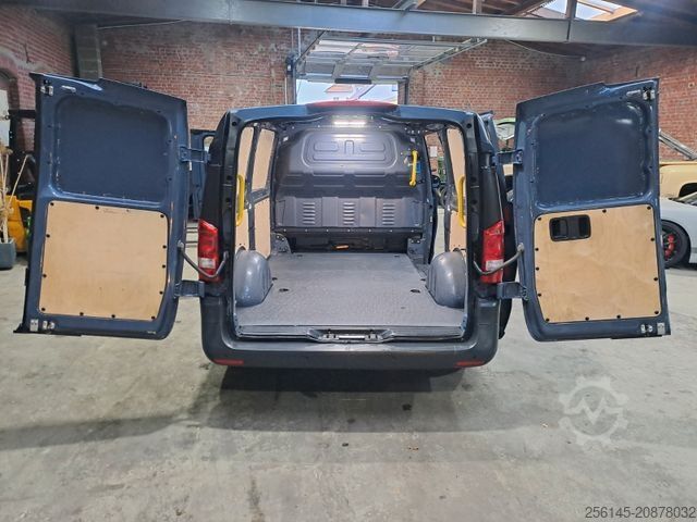 Minibus MERCEDES-BENZ Vito Kasten 110  Kamera Tempom. Klima Tüv neu E6