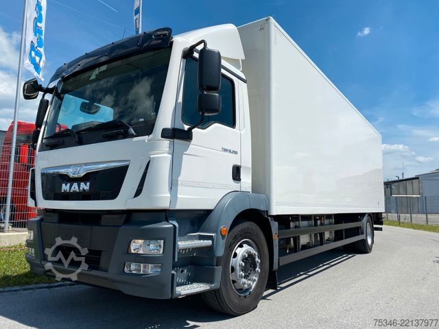 Special purpose truck MAN TGM 18.290 BL Koffer 8,35m/LBW 3 to/ nur 190 tkm