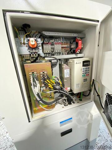 Milling machine XYZ Machine Tools 2-OP VMC