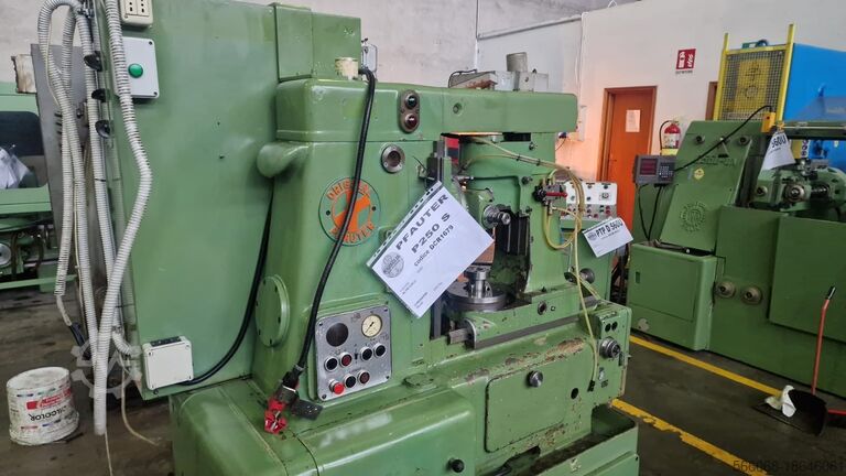 Vertikale Wälzfräsmaschine Pfauter P250 S