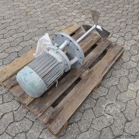 25000 Liter Behälter aus V2A mit seitlichem Propellerrührwerk  9277