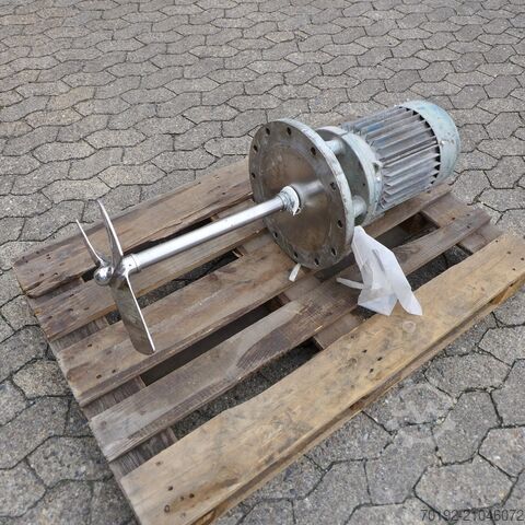 25000 Liter Behälter aus V2A mit seitlichem Propellerrührwerk  9277