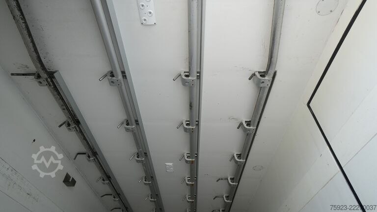 Refrigerated/frozen transport Mercedes-Benz Atego 1224 frigo truck meat hooksystem 409.000km