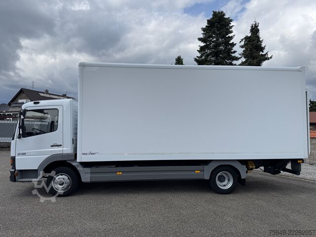 Atego 815 box truck 6.10m, tail lift, 3 seats, trailer hitch Mercedes-Benz Atego 815 Koffer 6,10m LBW, 3.Sitze, AHK