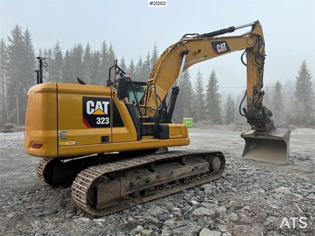 Crawler excavator Caterpillar 323