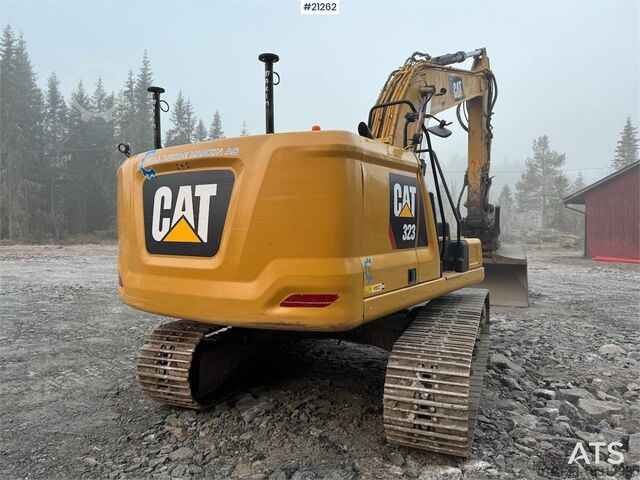 Crawler excavator Caterpillar 323