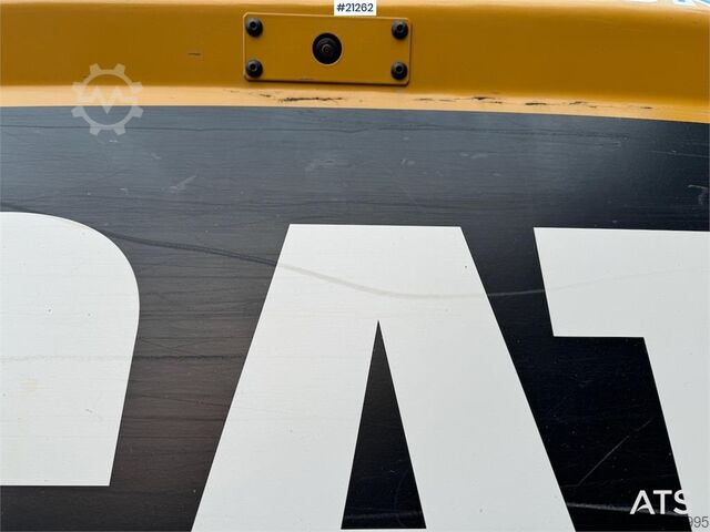 Crawler excavator Caterpillar 323