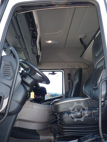 Standard tractor unit DAF XG 530 FT Skylight/Ret/ADR/PTO/Vollluftgef/Alcoa