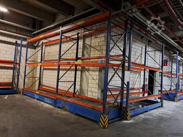 Palettenregale mit Auffangwannen  