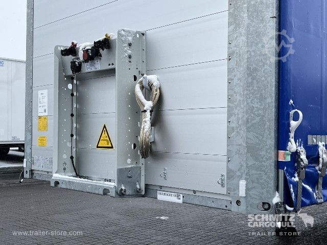 Auflieger mit Pritsche & Plane Schmitz Cargobull Curtainsider Mega Getränke