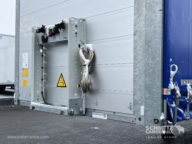 Auflieger mit Pritsche & Plane Schmitz Cargobull Curtainsider Mega Getränke