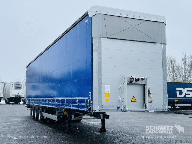 Auflieger mit Pritsche & Plane Schmitz Cargobull Curtainsider Mega Getränke