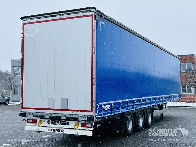 Auflieger mit Pritsche & Plane Schmitz Cargobull Curtainsider Mega Getränke