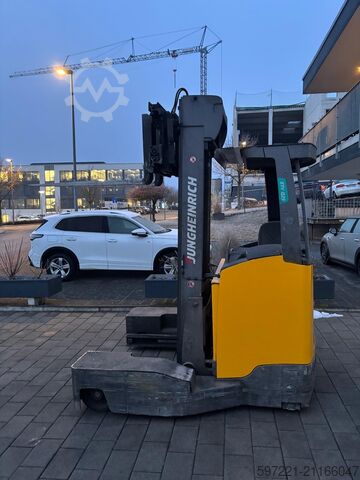 Vierwege-Schubmaststapler Jungheinrich ETV-Q 25 neue Batterie