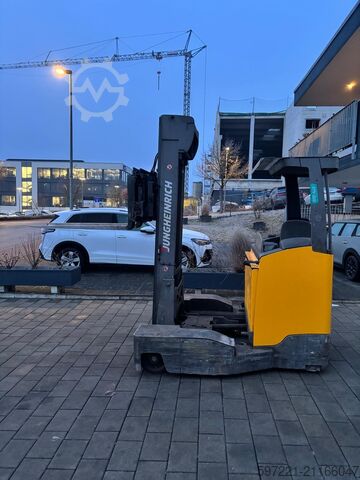 Vierwege-Schubmaststapler Jungheinrich ETV-Q 25 neue Batterie