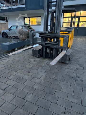 Vierwege-Schubmaststapler Jungheinrich ETV-Q 25 neue Batterie