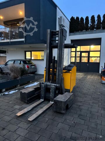 Vierwege-Schubmaststapler Jungheinrich ETV-Q 25 neue Batterie