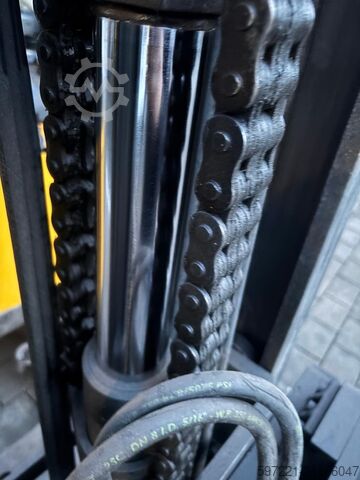 Vierwege-Schubmaststapler Jungheinrich ETV-Q 25 neue Batterie