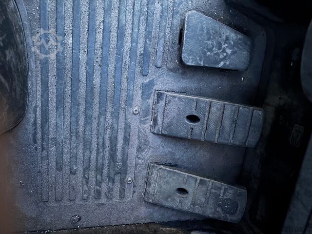 Vierwege-Schubmaststapler Jungheinrich ETV-Q 25 neue Batterie