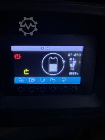 Vierwege-Schubmaststapler Jungheinrich ETV-Q 25 neue Batterie