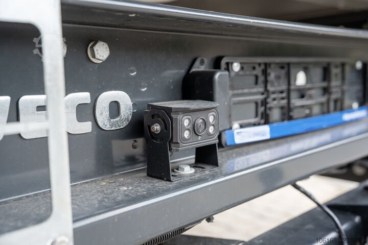 Truck-mounted crane van Iveco Daily 70C18 Kran Hyva Pritsche 5 m