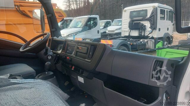 Telehoist load lugger van Isuzu M30H 150 PS Abrollkipper
