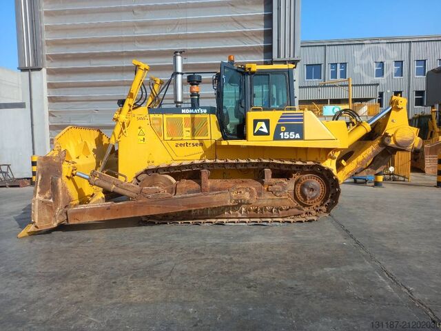 Planiermaschine Komatsu D155A-6R (4 pcs available in Abu Dhabi)