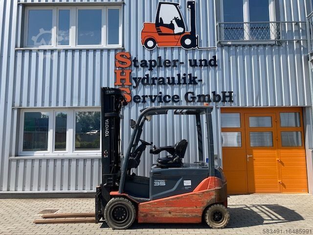 Electric 4-wheel forklift Toyota 8FBMT35