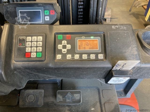 Electric 4-wheel forklift Toyota 8FBMT35