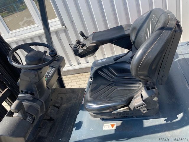 Electric 4-wheel forklift Toyota 8FBMT35