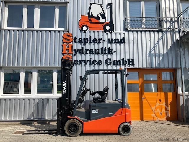 Electric 4-wheel forklift Toyota 8FBMT35