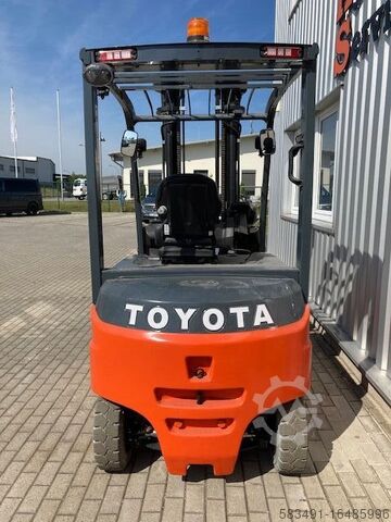Electric 4-wheel forklift Toyota 8FBMT35