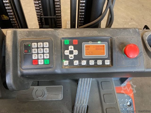 Electric 4-wheel forklift Toyota 8FBMT35