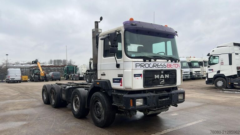 Fahrgestell mit Fahrerhaus MAN 32.403 (6 CYLINDER / STEEL SUSP. / BIG AXLE / G...