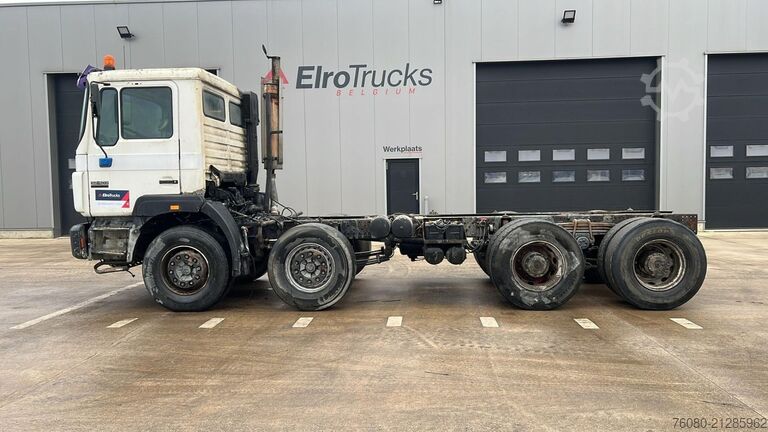 Fahrgestell mit Fahrerhaus MAN 32.403 (6 CYLINDER / STEEL SUSP. / BIG AXLE / G...