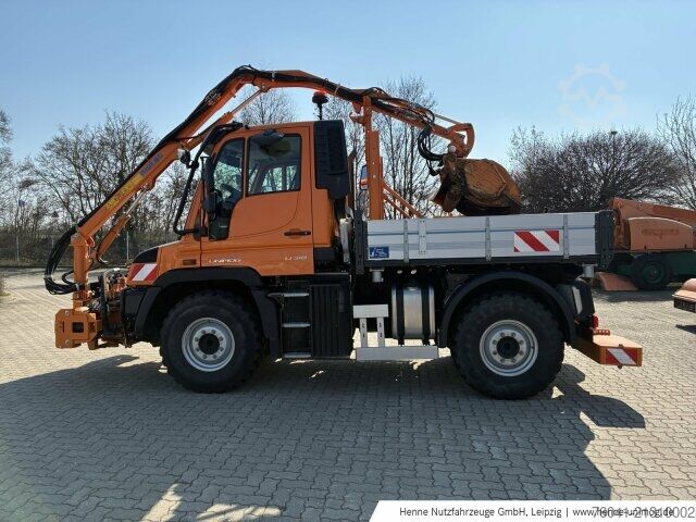 Agricultural machine Mercedes-Benz Unimog U 318