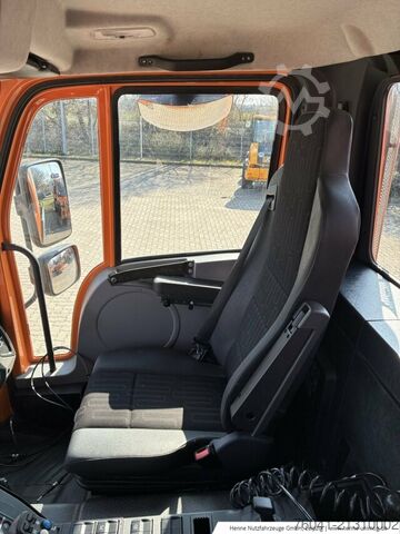 Agricultural machine Mercedes-Benz Unimog U 318