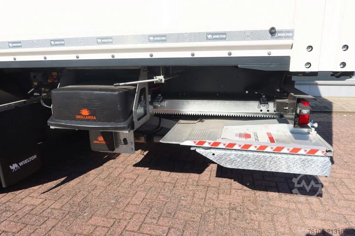 Box body Wielton 3 Asser. Gesloten met Dhollandia klep 2500 kg L...