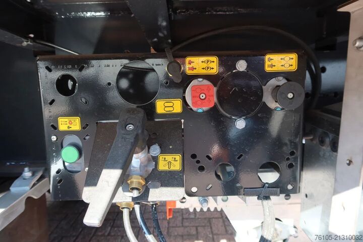 Box body Wielton 3 Asser. Gesloten met Dhollandia klep 2500 kg L...