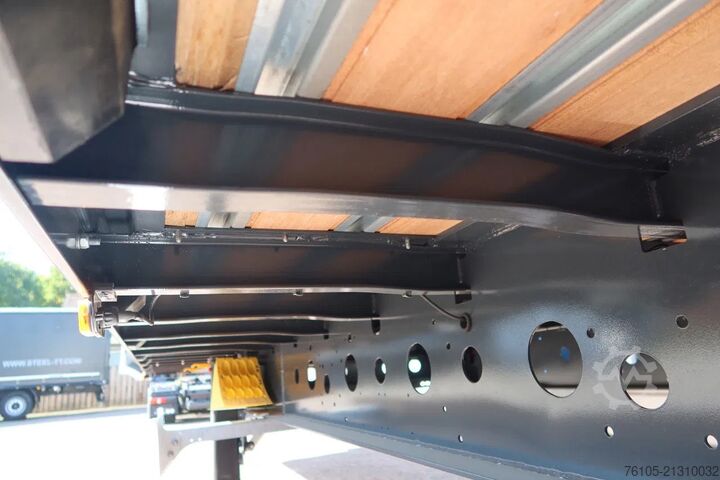 Box body Wielton 3 Asser. Gesloten met Dhollandia klep 2500 kg L...