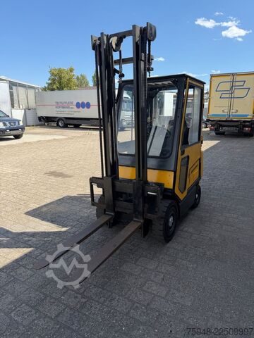 Frontstapler JUNGHEINRICH DFG 160-379 ZT Diesel 4-Zylinder